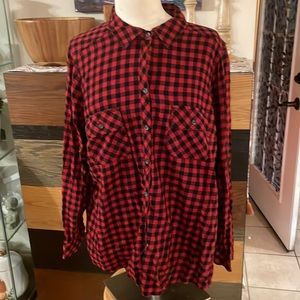 Size 1X Croft & Barrow red and black plaid button down shirt